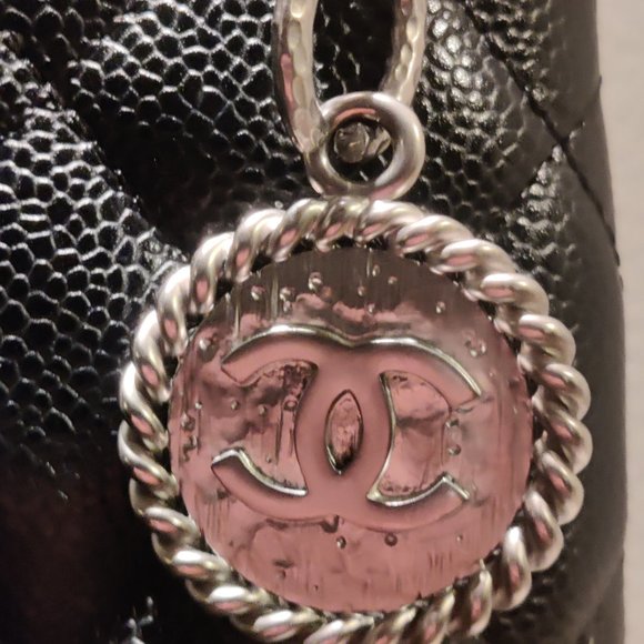 Chanel Cabas Medallion bag in black caviar leather - Picture 2 of 6